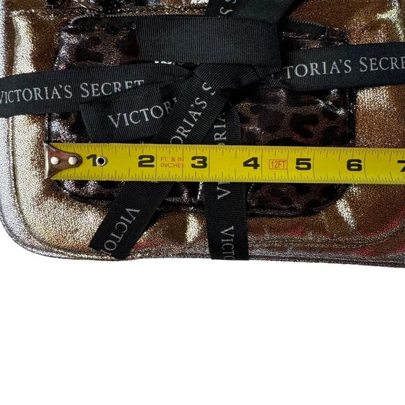 Victoria's Secret Travel Pouches with Zipper Makeup Toiletry Bag Set Of 3 NWT - Picture 4 of 10